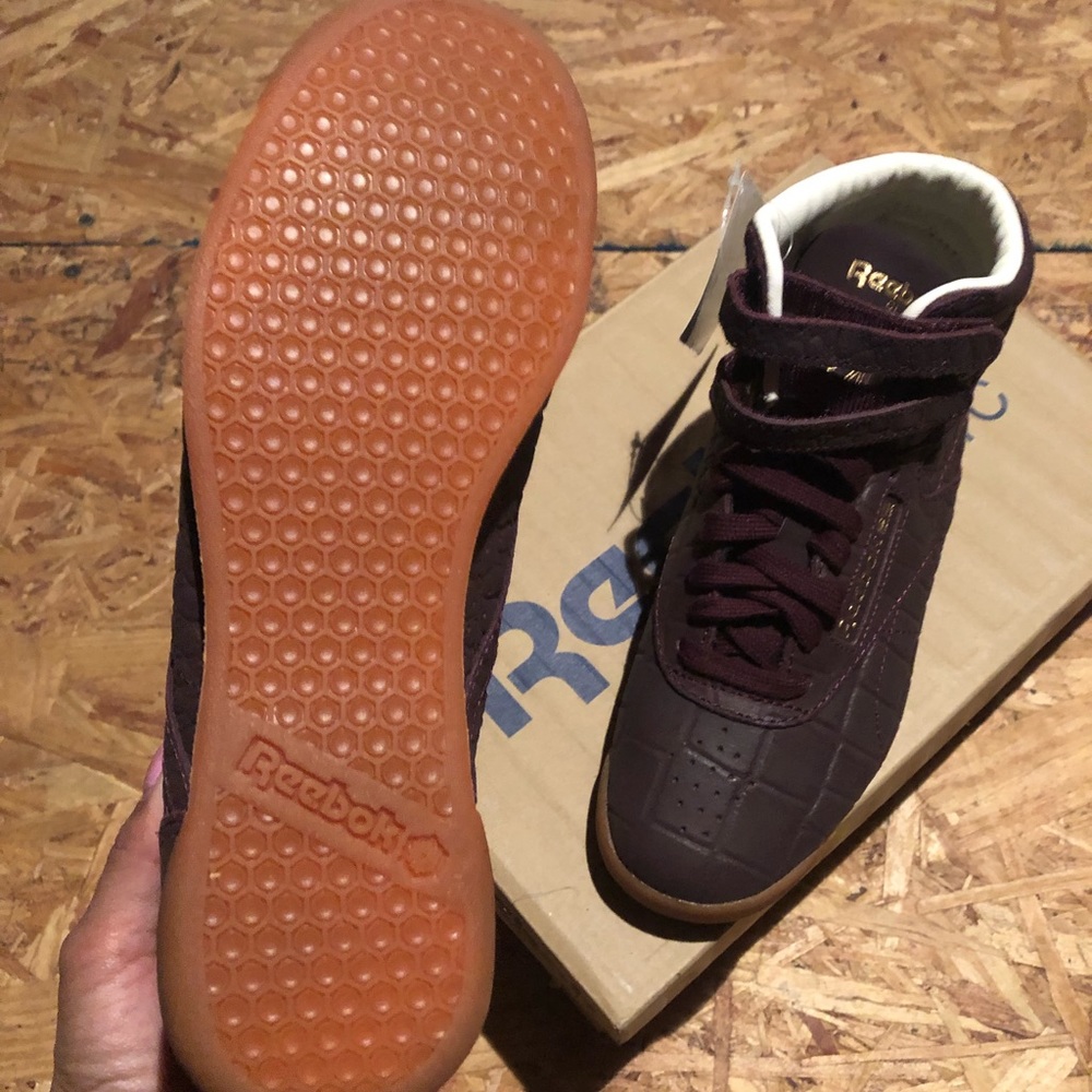 Sneakers - Picture 3 of 4